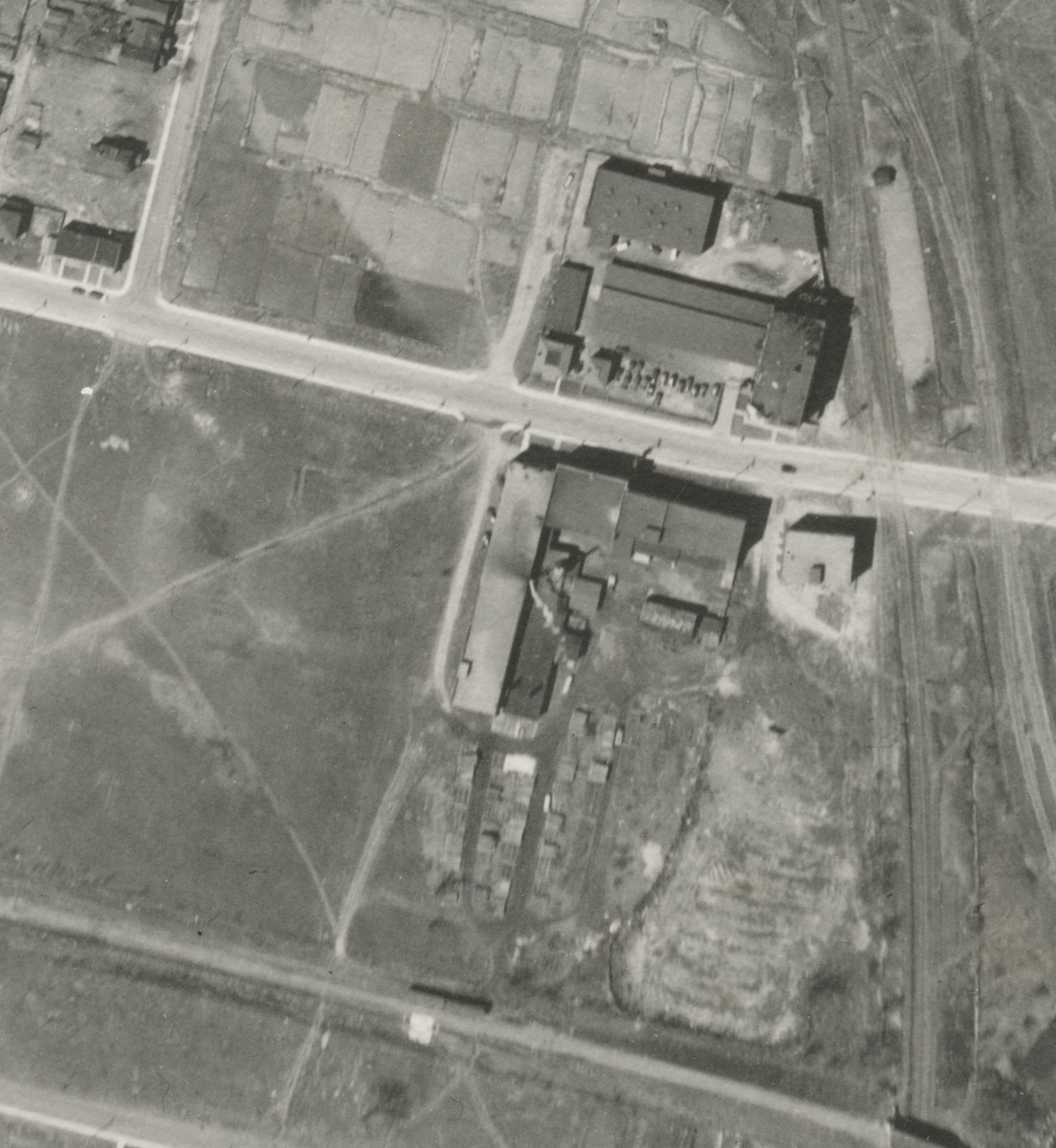 An aerial photo from 1933 which shows the Standard Bread factory on the top and Olivers on the bottom, with Gladstone running between them. National Aerial Photo Library image