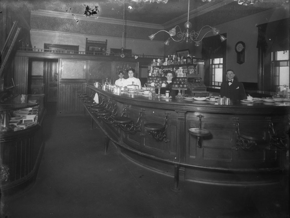 This view of a tavern in Brockville from 1907 was typical for its time. Photo courtesy of Library and Archives Canada (LAC) PA-098767