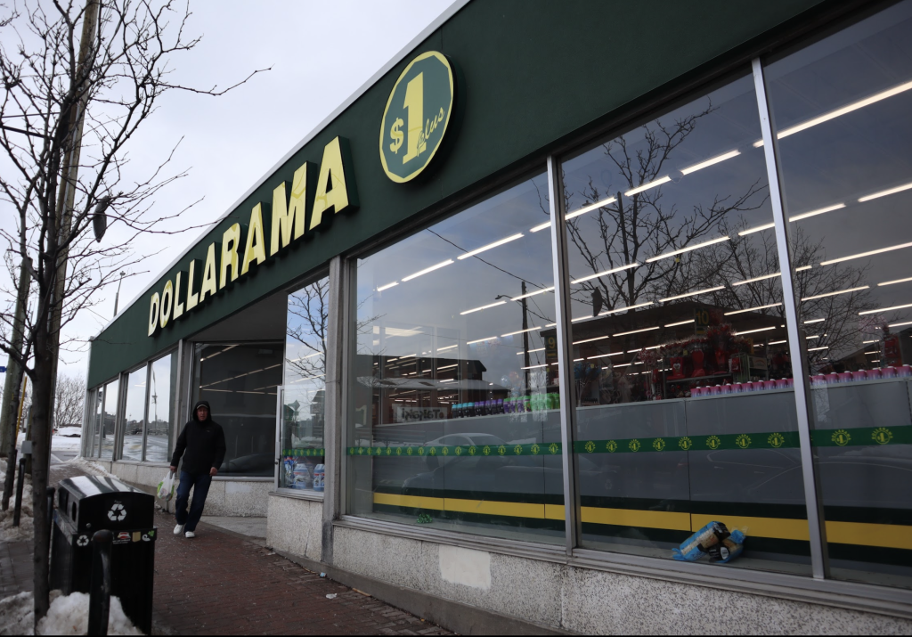 The outside of the Dollarama on Sommerset near Breezehill