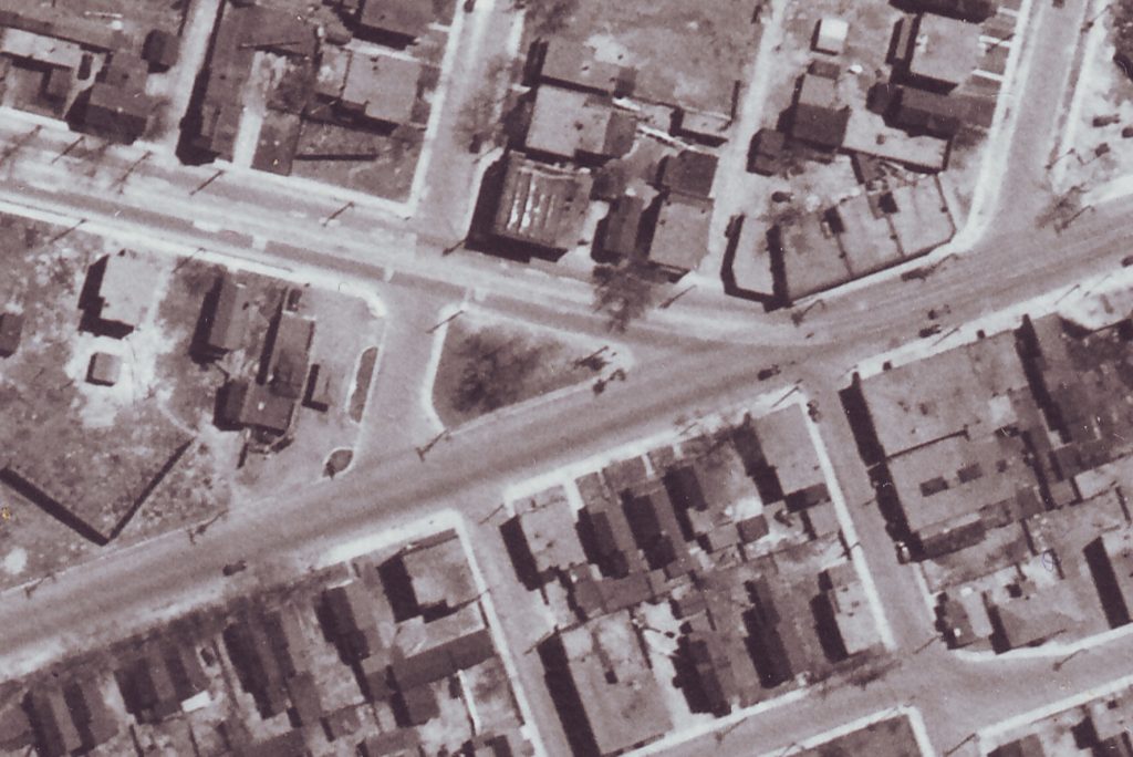 An aerial photo from May 1934 showing the howitzer in place in the triangle of Somerset Square.