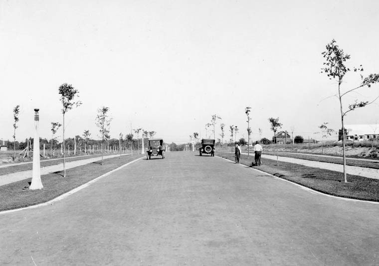 A view of Island Park Drive near St. George Parish Church in the 1920’s.