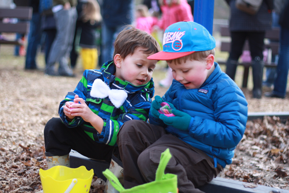 Four year-old friends Evan O’Brien (left) and Jacob Hatcher compare their treasure after hunting for eggs in McKellar Park. Photo by Anita Grace.