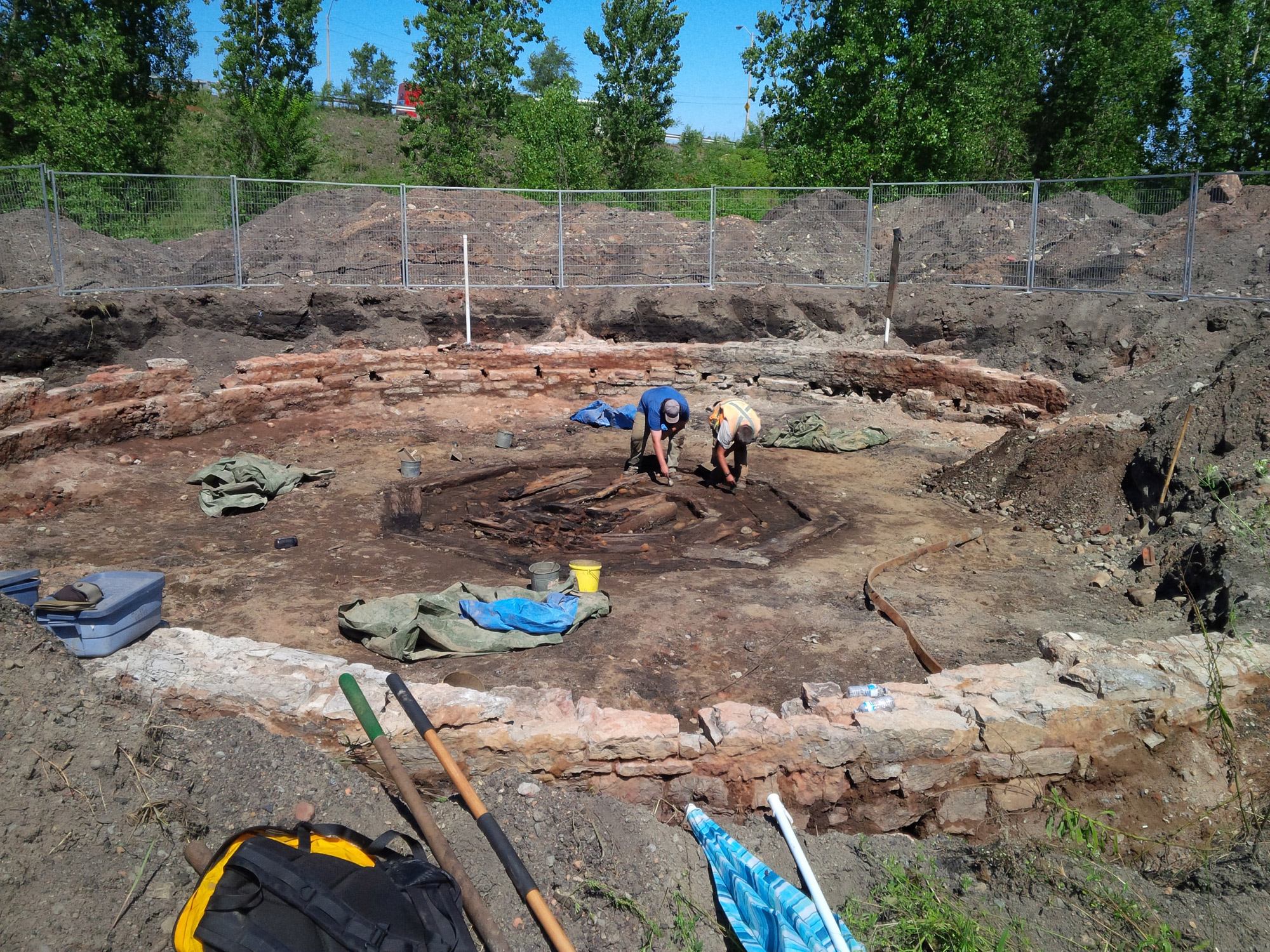 1871 turntable with wood pivot in the centre and a stone foundation. Photo by Dave Allston