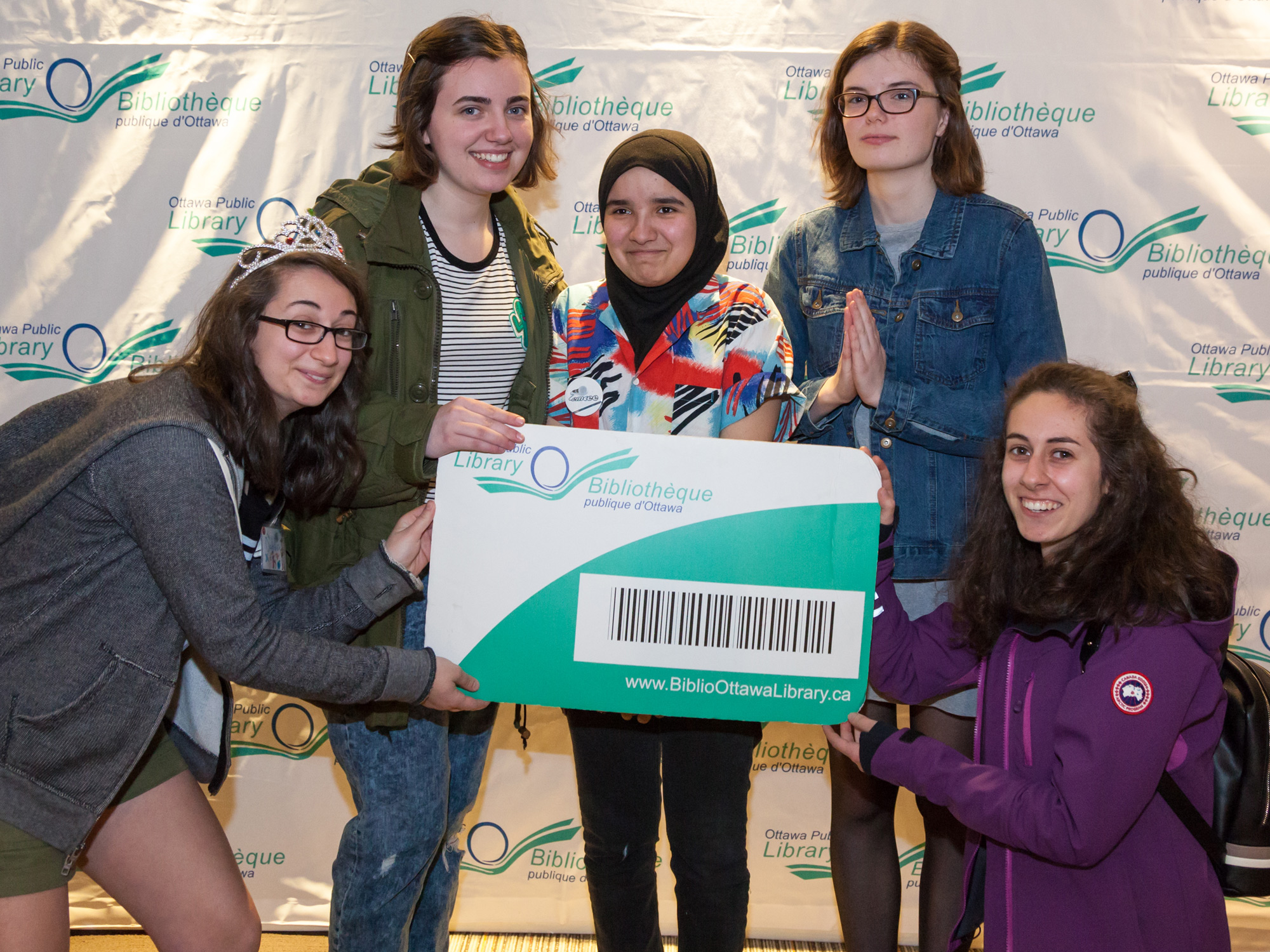 Nepean High School students Dahlia Ippolito, Anna Kollenberg, Zineb Nour, Claire Keenan, and Vanessa Ippolito pose in front of our photobooth at the Teen Tech Awards Night.