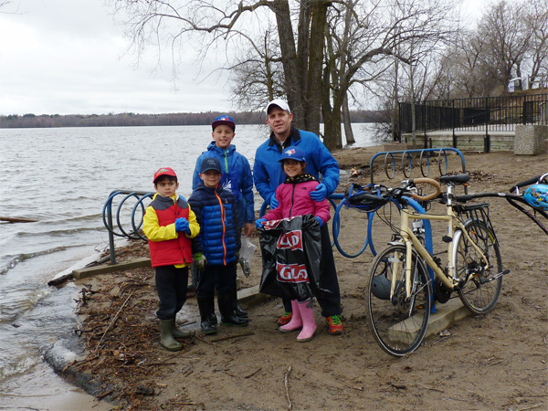 (L-R) Jay Foursier, Maddock Curry, Ruben Demelindberg, Dennis Foursier, and Mia Foursier. Ruben says his mom invited his entire school. “She runs the Eco Club at Broadview, so we come.”