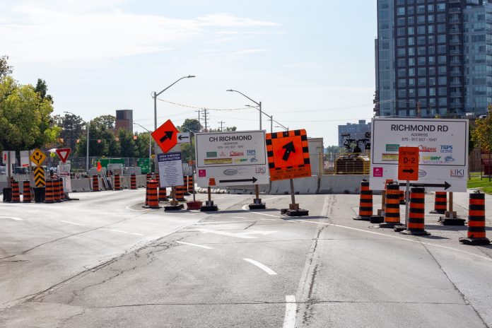 Construction signs on Richmond Road.